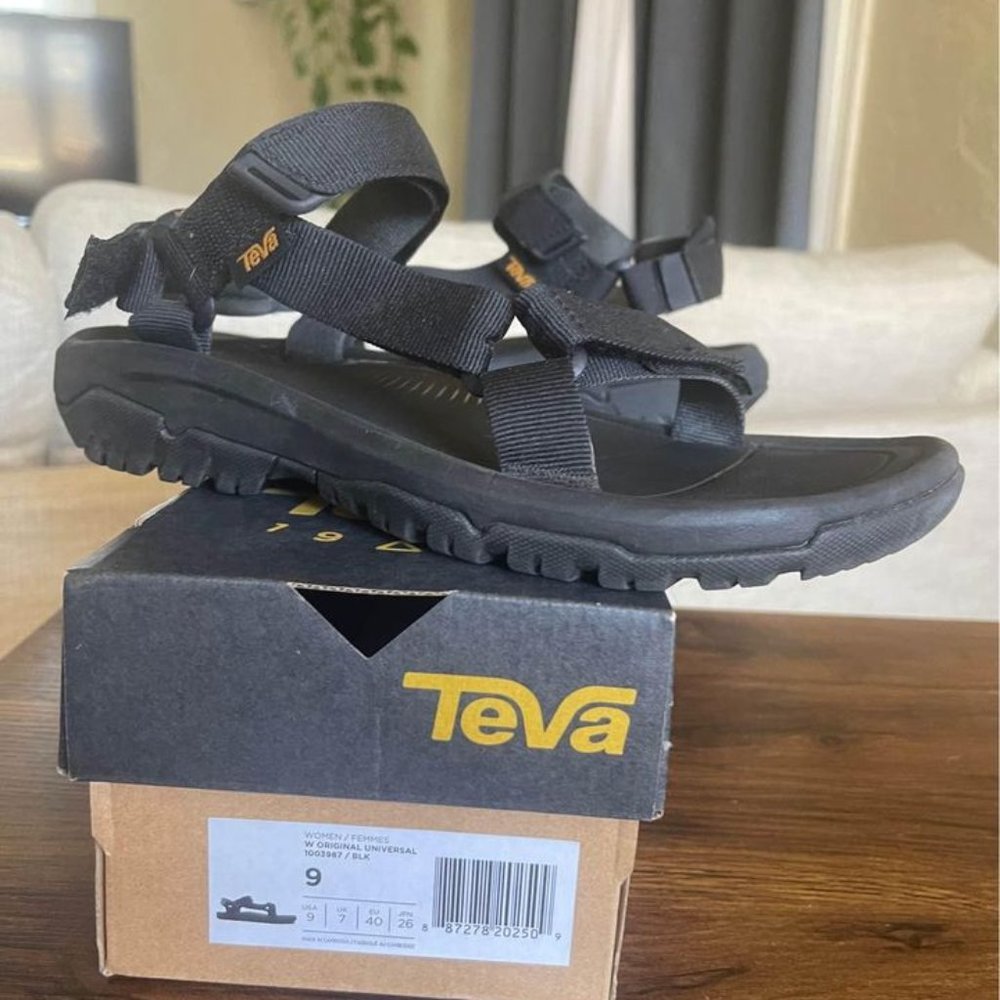 Teva Hurricane sandal women's size 9
